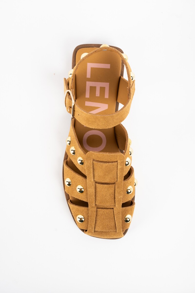Cangrejera Gamuza Con Tachas Camel