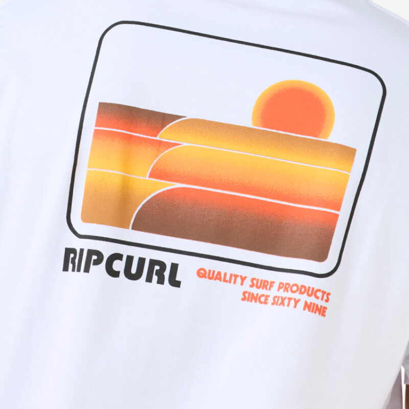 Remera Rip Curl Surf Revival Stacked Tee Remera Rip Curl Surf Revival Stacked Tee