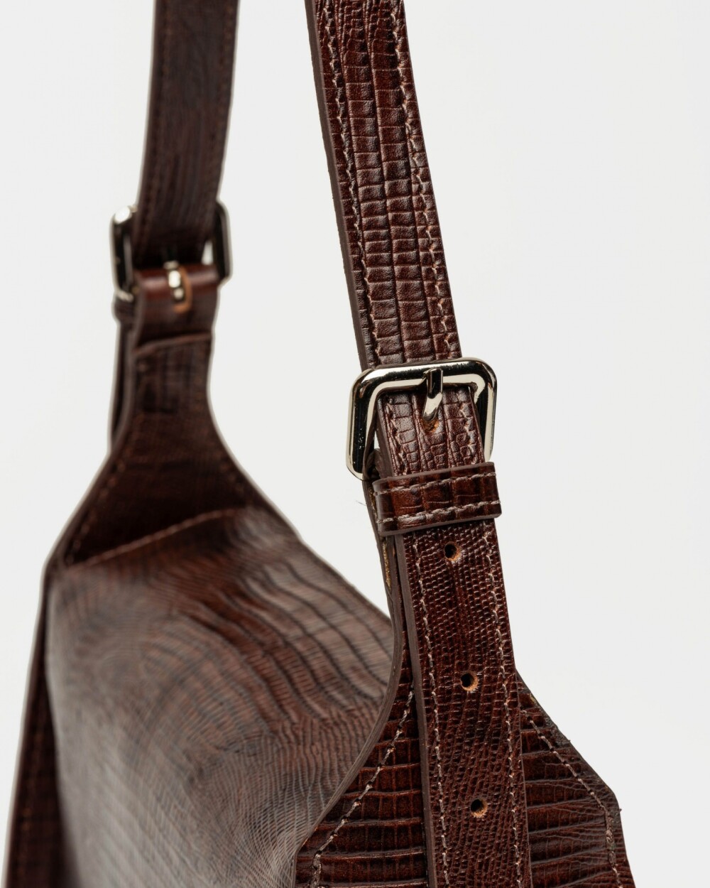 Bandolera Nicola en cuero lagarto Marron