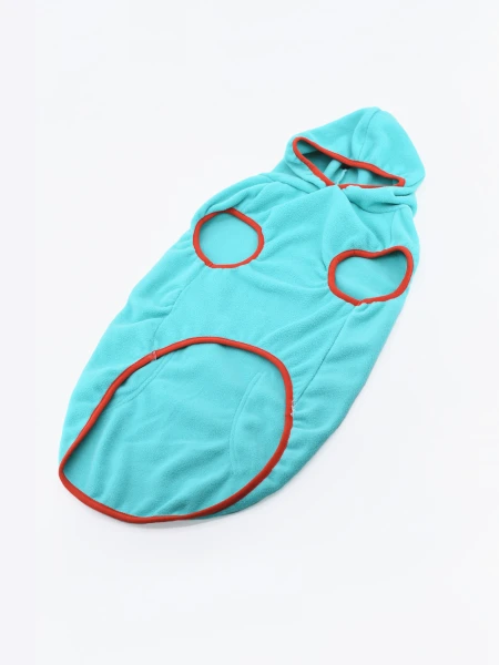 CAPA POLAR CON CAPUCHA CELESTE