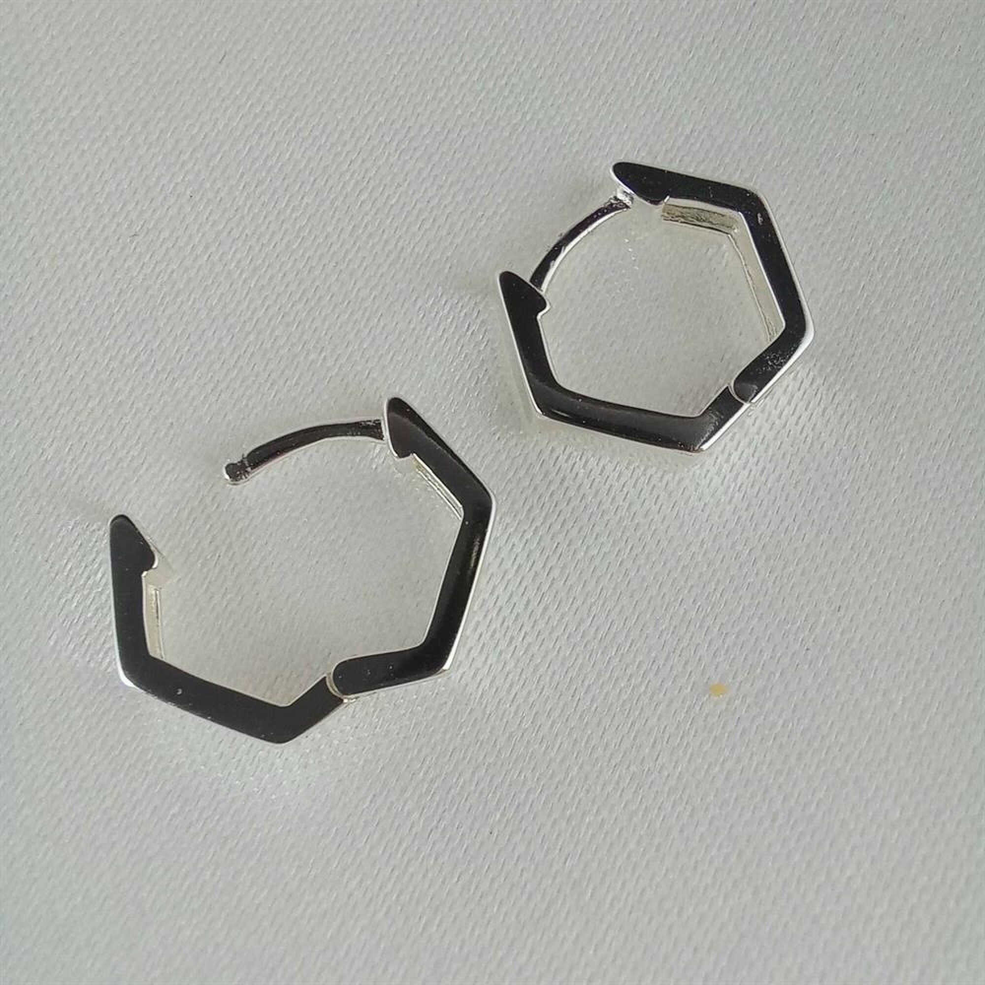 Aros de plata 925. Modelo, HEXAGONAL. — Veroca Joyas