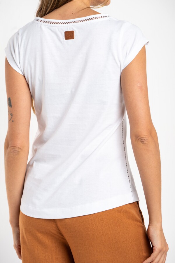 Remera Escote V Puntilla Blanco