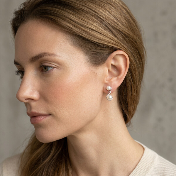 Caravanas Sinfónica en oro blanco 18K con perlas y brillante Caravanas Sinfónica en oro blanco 18K con perlas y brillante