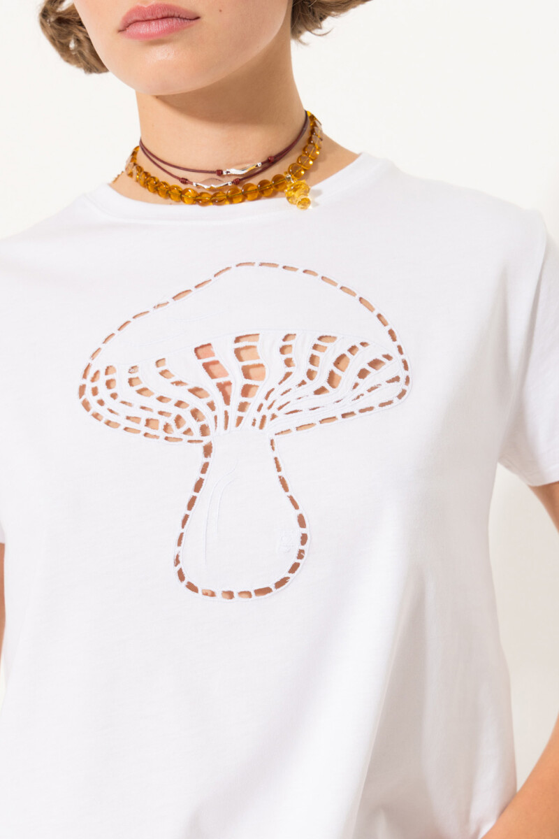 REMERA FUNGI Blanco