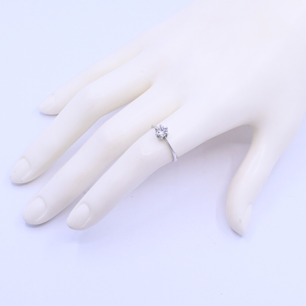 Anillo solitario oro 18k blanco con brillante engrace 6 puntas. Anillo solitario oro 18k blanco con brillante engrace 6 puntas.