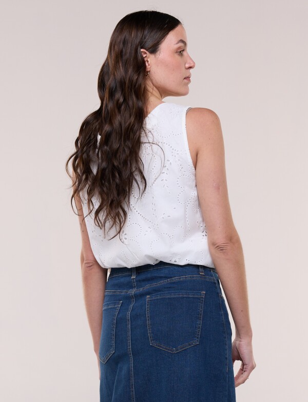 Blusa En Broderie Con Ruedo Abullonado CRUDO