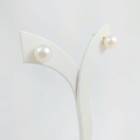 Caravanas de oro 18Ktes, perla de cultivo de 6 3/4mm. Caravanas de oro 18Ktes, perla de cultivo de 6 3/4mm.