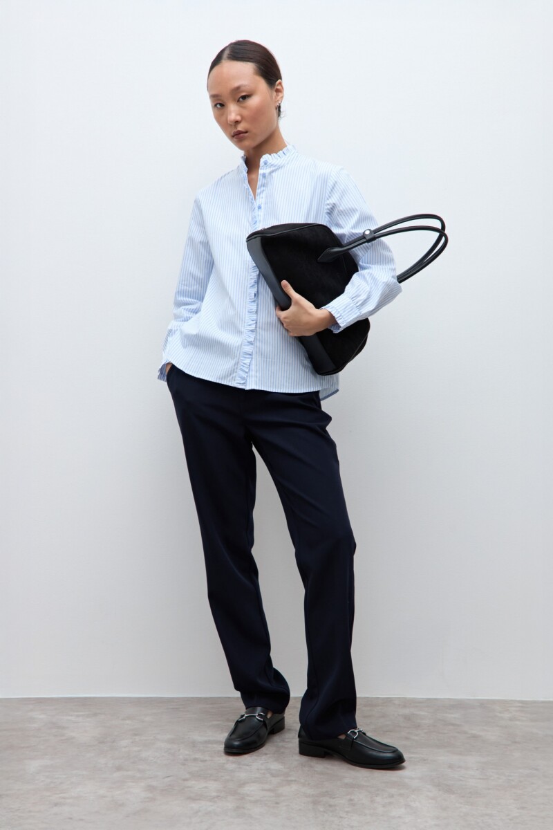 Camisa rayada con volados celeste