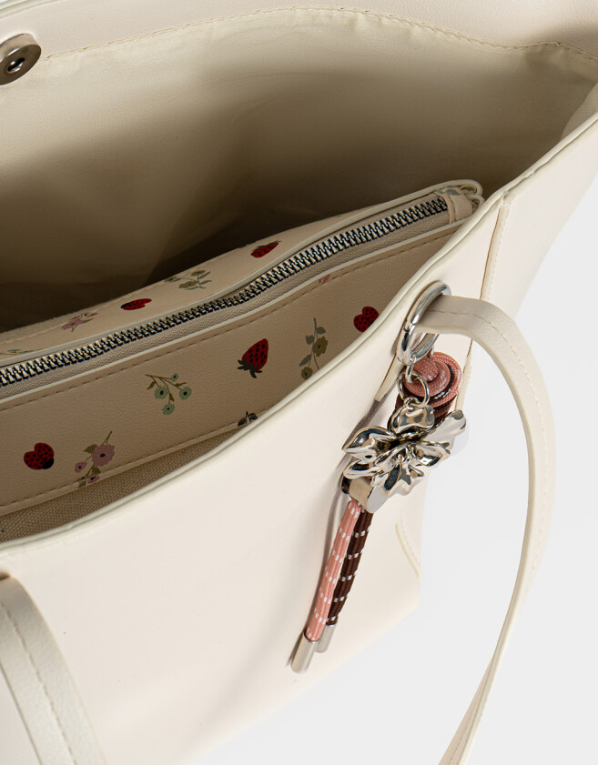 Shopper Cartera Shopper Con Charm - Blanco Crudo