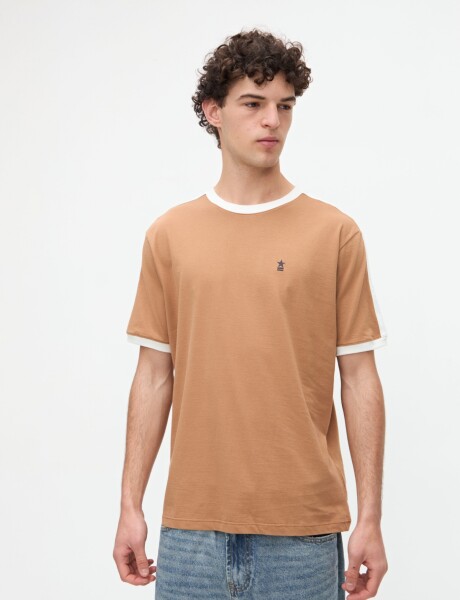Remera Holst Tostado