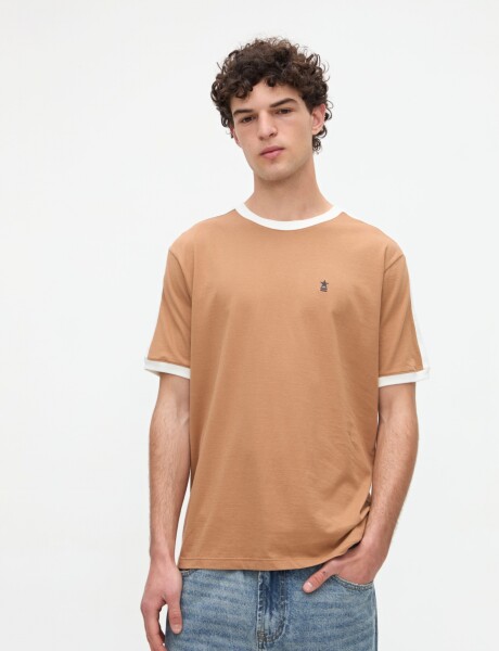 Remera Holst Tostado