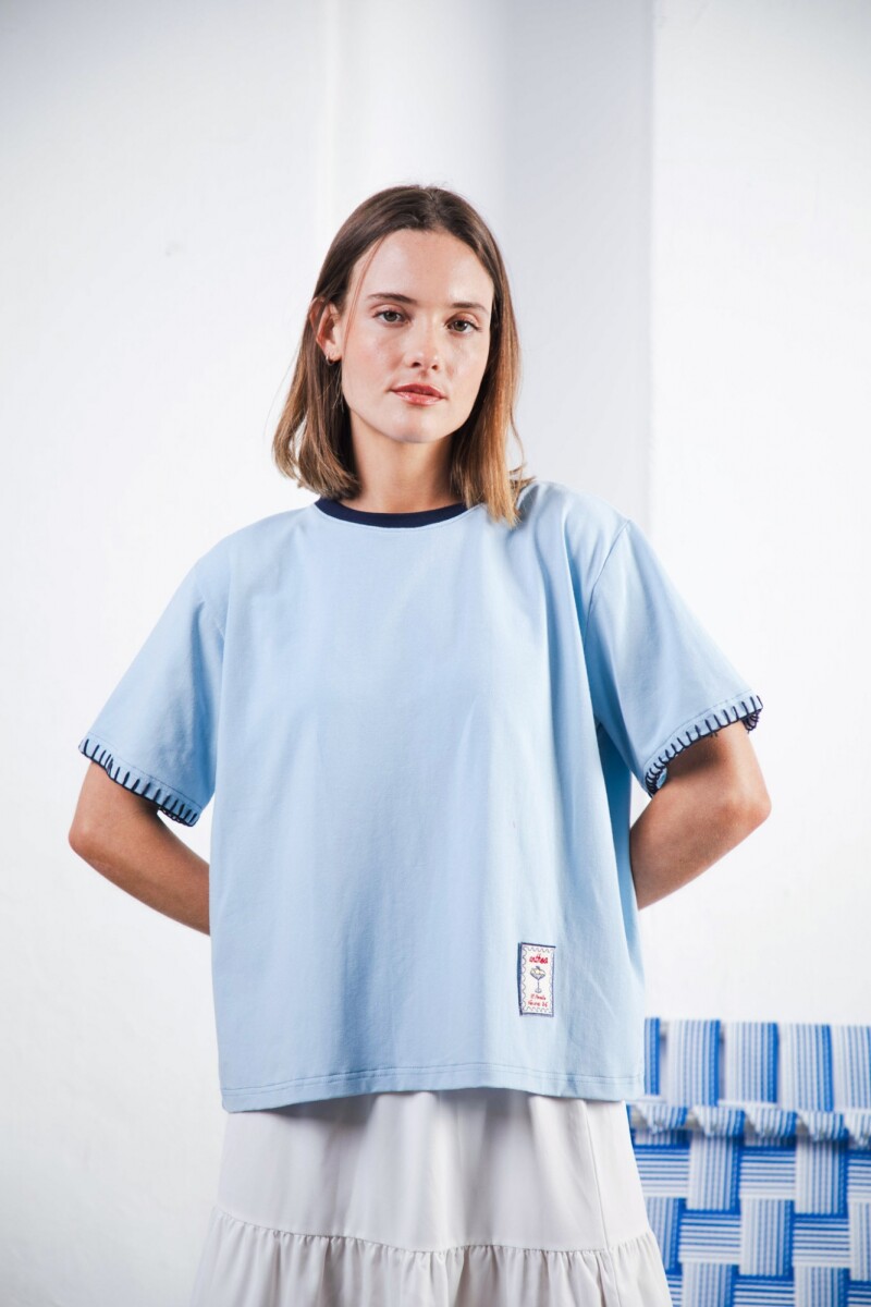 Remera OASIS Celeste