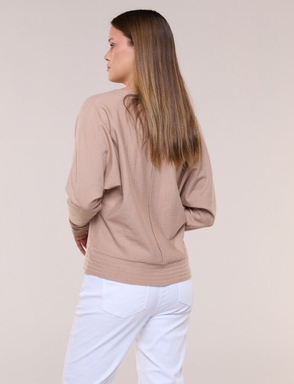 Buzo Tejido Fino Escote V Con Costura Central BEIGE