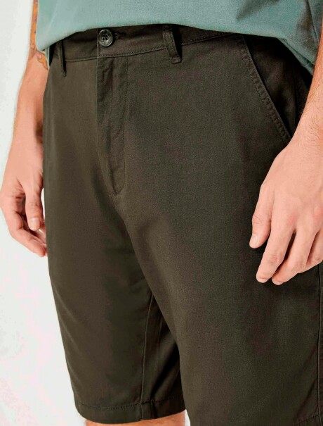 BERMUDA RECTA ESTILO CHINO EN LINO VERDE