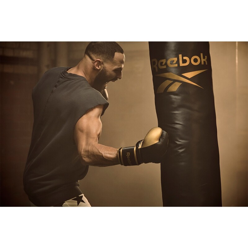 Bolsa de boxeo 20kg + guantes de 12 oz Reebok Negro