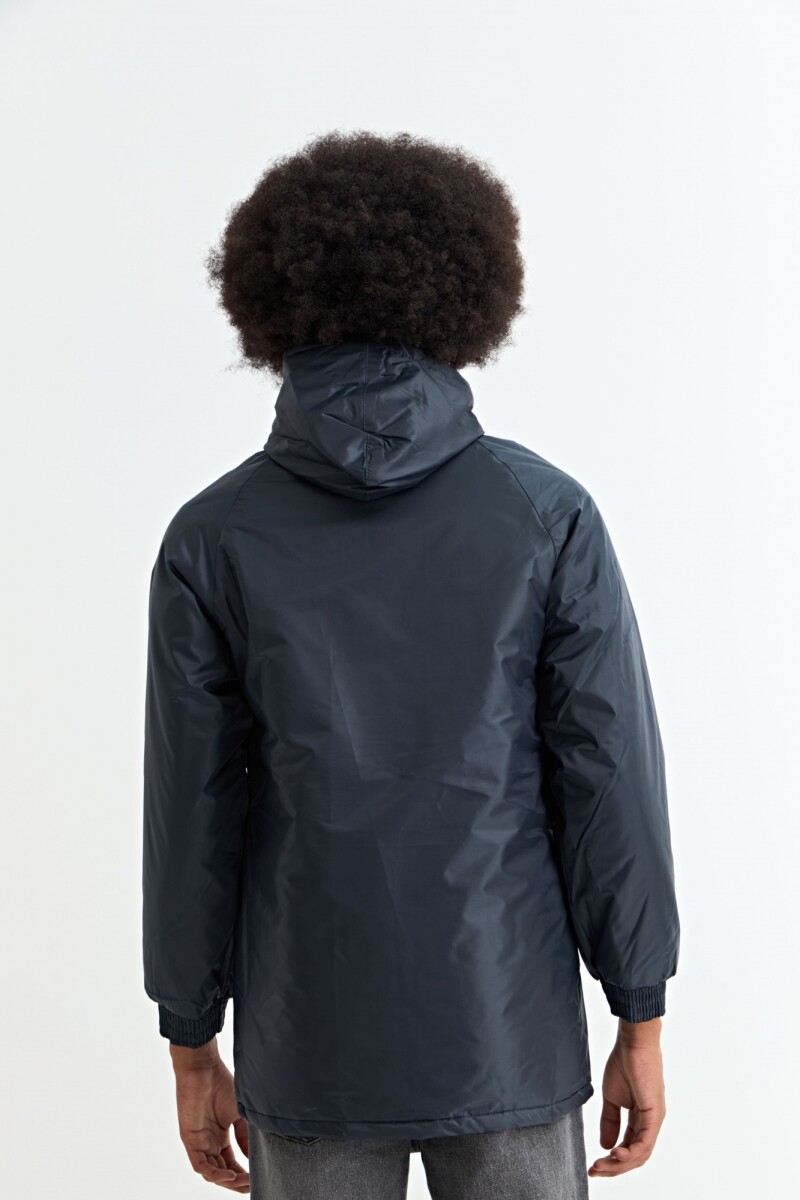 Campera de nylon con bolsillos AZUL MARINO