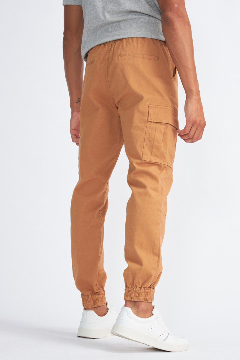 Pantalón cargo jogger Camel