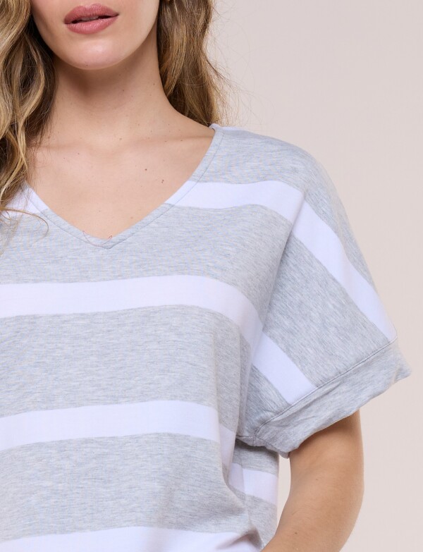Remera Marinera Escote V GRIS