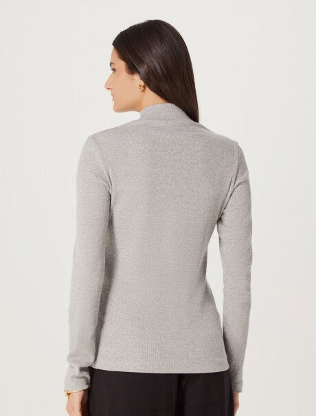 POLERA BÁSICA CON ELASTANO GRIS