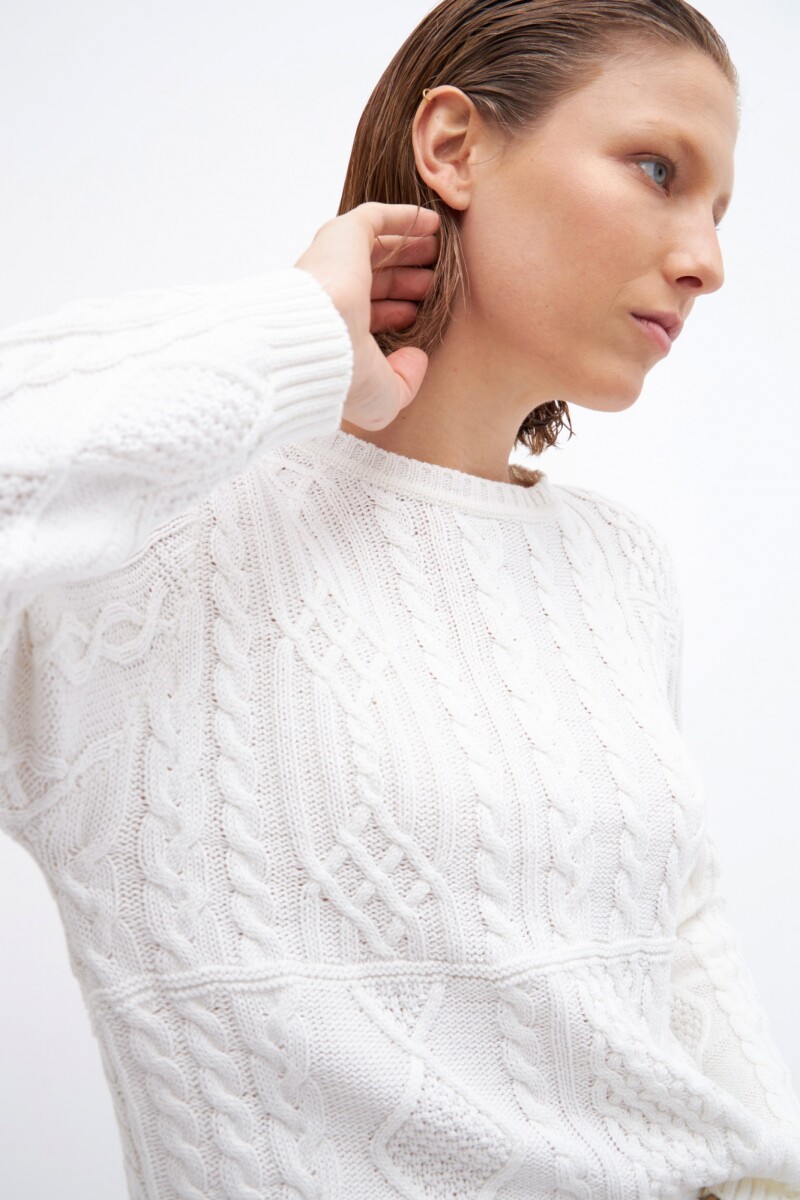 Sweater con estructura crudo