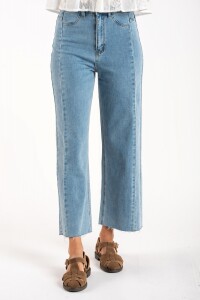 Jean Recto Con Cortes Denim