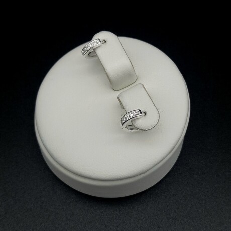 Par de aros de plata 925 con circonia. Par de aros de plata 925 con circonia.