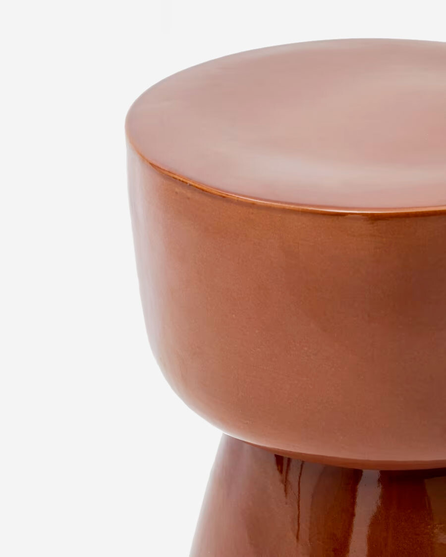 Mesa auxiliar exterior Mesquida de cerámica con acabado terracota glaseado Ø 35 cm Mesa auxiliar exterior Mesquida de cerámica con acabado terracota glaseado Ø 35 cm