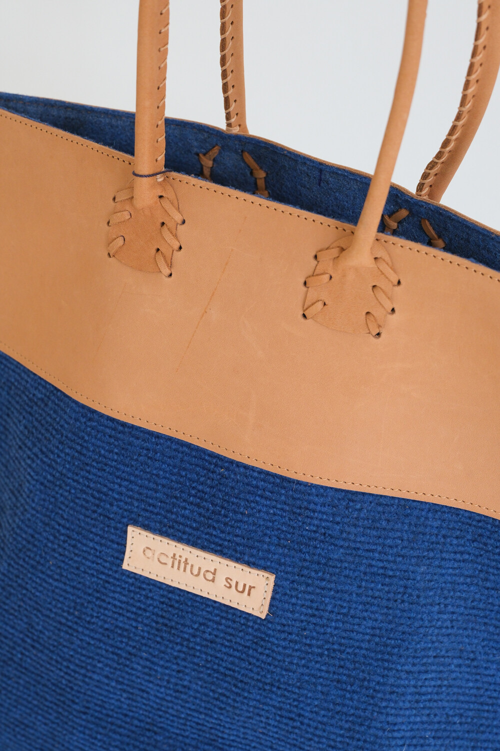 Medium Pertutti Bag Cuero Suela Azul
