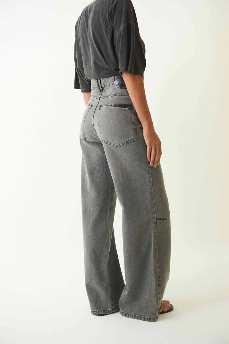 Jean over Baggy Gris