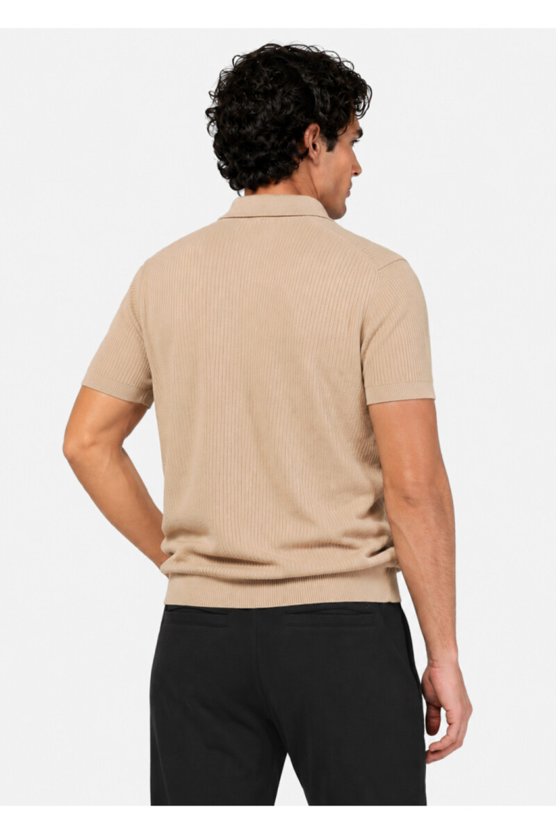Remera Arrow Tejida con Cuelllo BEIGE