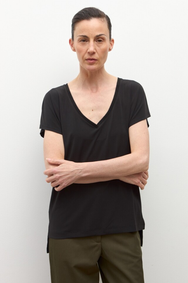 Blusa escote V negro