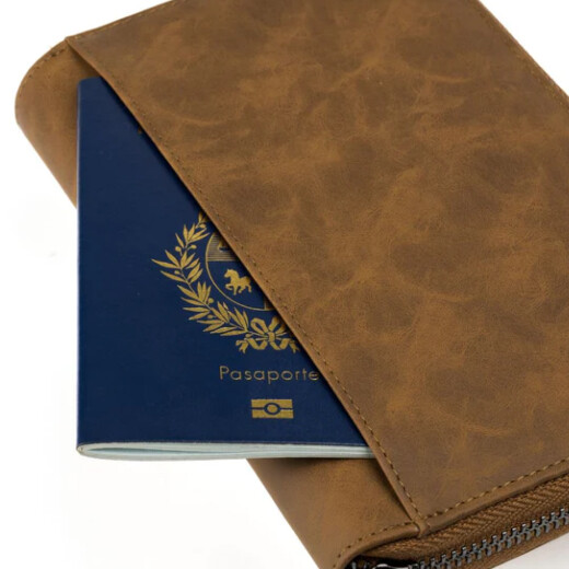Billetera Baleine Passaport Cover - Marrón Billetera Baleine Passaport Cover - Marrón