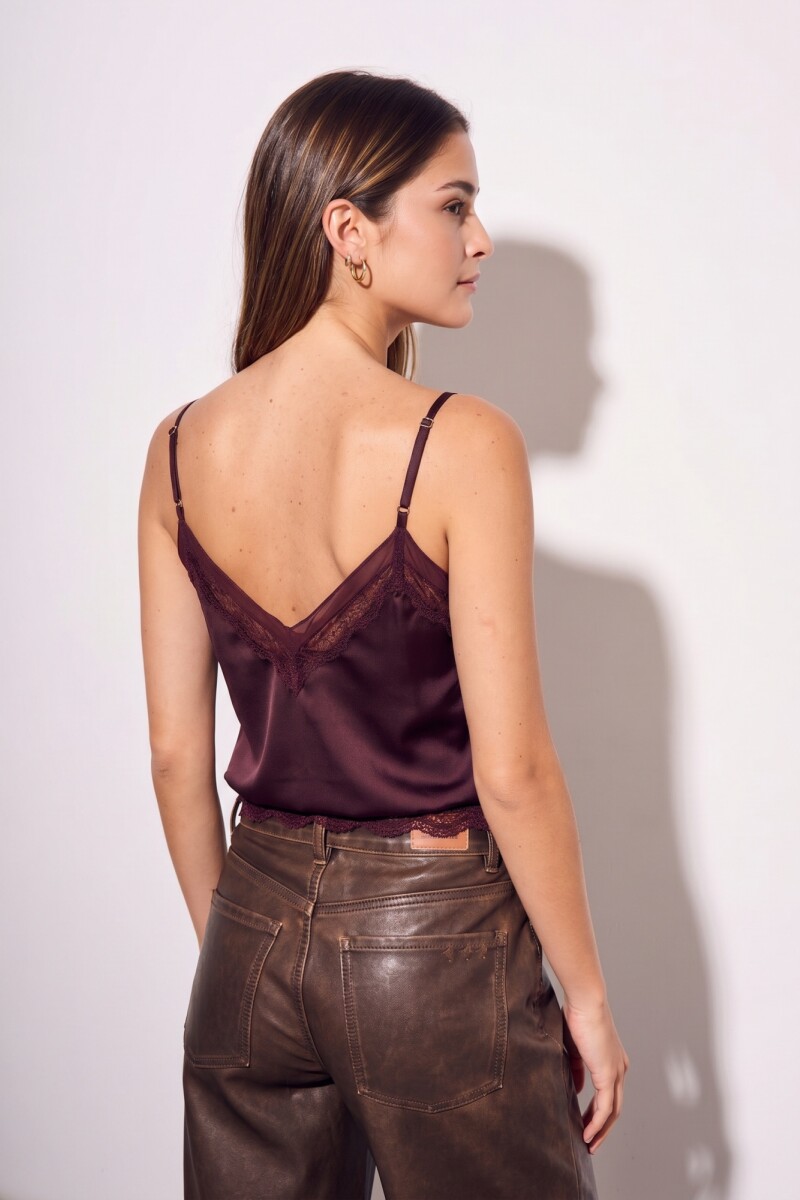 Blusa Satinada Con Encaje Burdeos