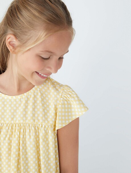 BLUSA INFANTIL CON ESTAMPADO AMARILLO