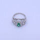Anillo oro 18k blanco con esmeralda y brillantes. Anillo oro 18k blanco con esmeralda y brillantes.