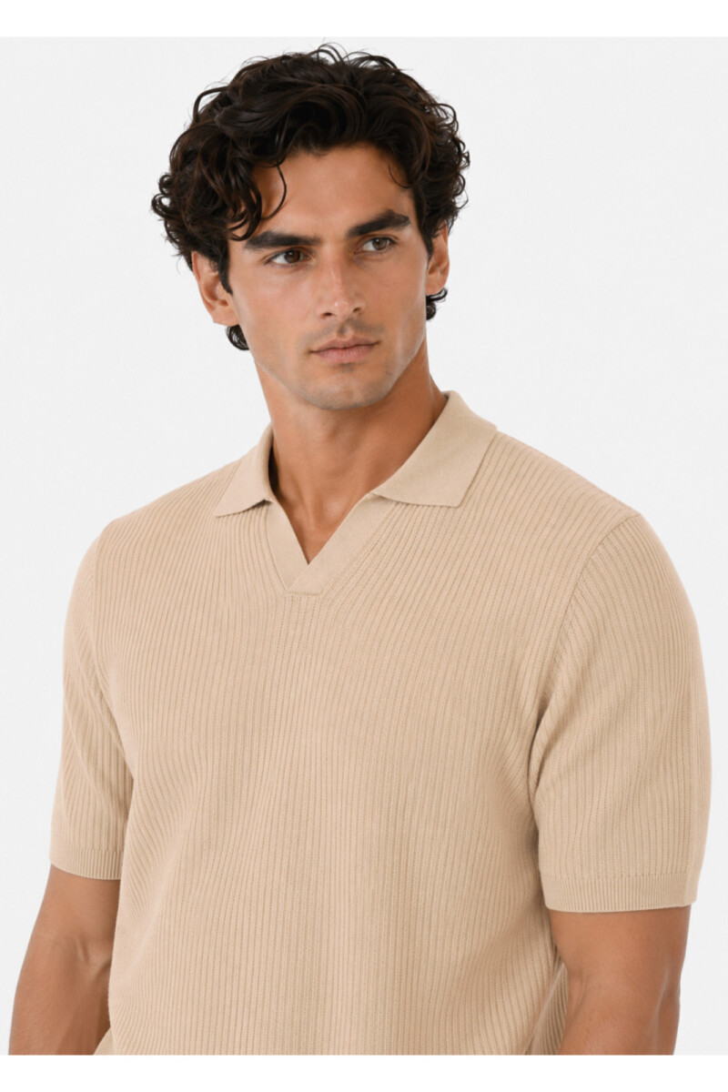 Remera Arrow Tejida con Cuelllo BEIGE