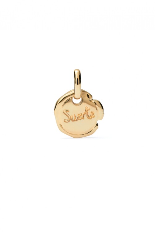 CHARM BAÑADO EN ORO 18K CON PALABRA SUERTE Charm