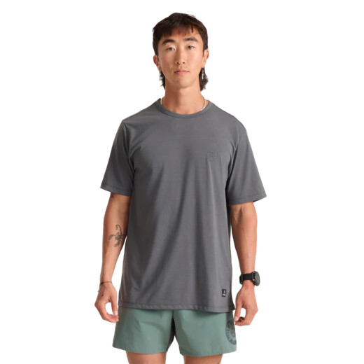 Remera Roark Mathis Active - Gris Remera Roark Mathis Active - Gris
