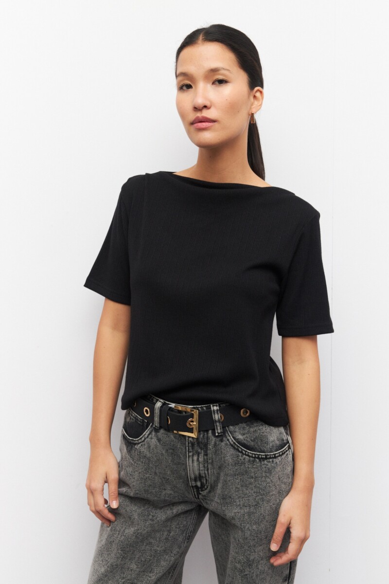 REMERA MORENA Negro