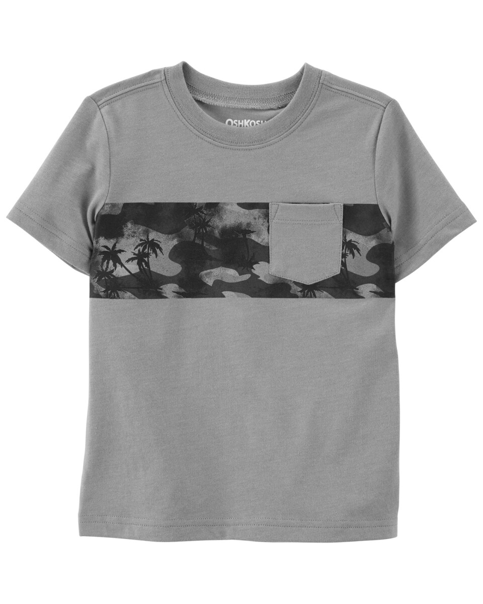 Remera de algodón con bolsillo y diseño camuflado 