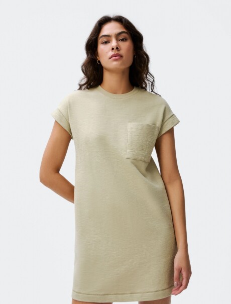 VESTIDO BÁSICO CON TEXTURA VERDE