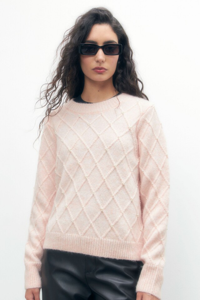 Sweater con estructura y perlas rosa pastel