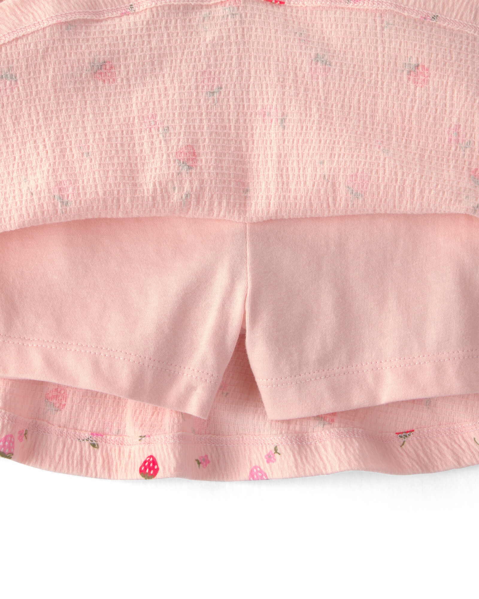 Set dos piezas de jersey arrugado, short pollera y remera, rosado, diseño frutillas. Talles 2-5T Sin color