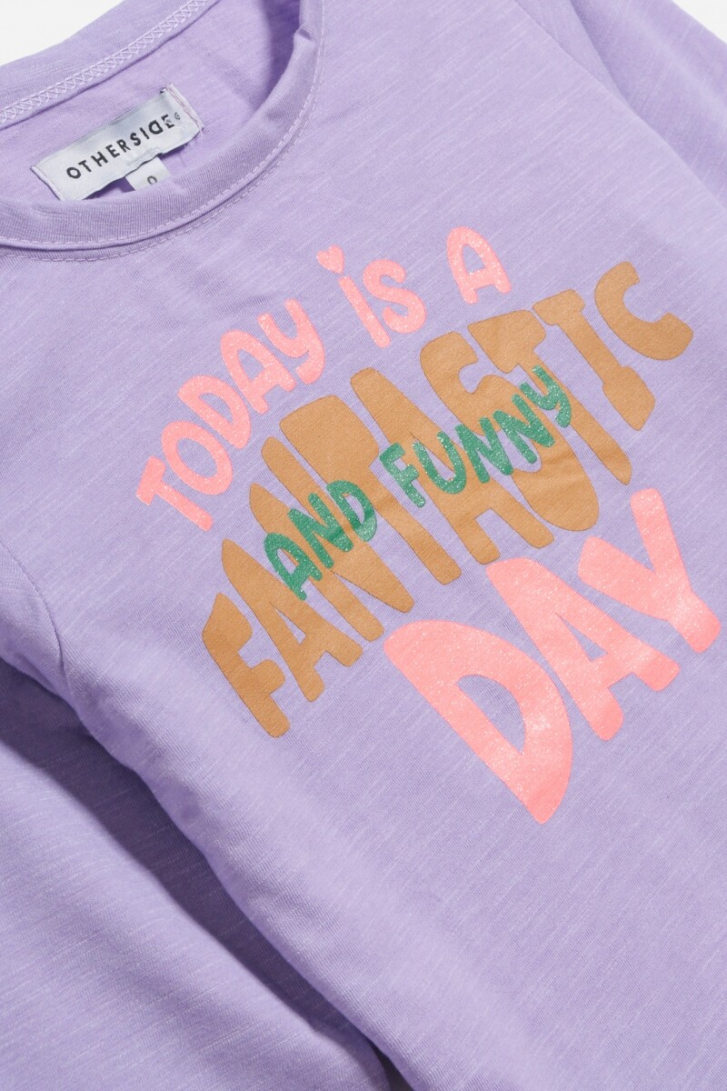 Remera Fantastic day LAVANDA