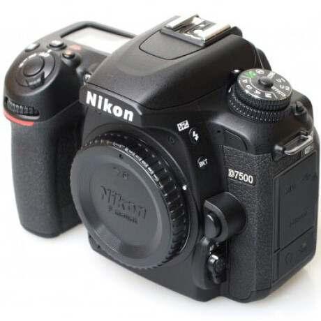 Camara Nikon D7500 Solo Cuerpo 001