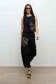 Pantalon barrel con aplique bordado negro