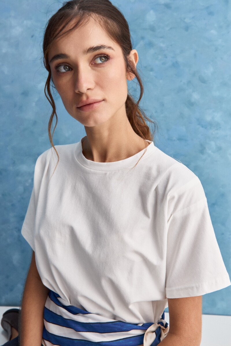 REMERA MOREA 
