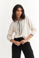 Sweater con corbatín CRUDO
