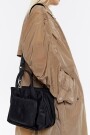 BOLSO DE MANO POCKET MEDIANO N Negro