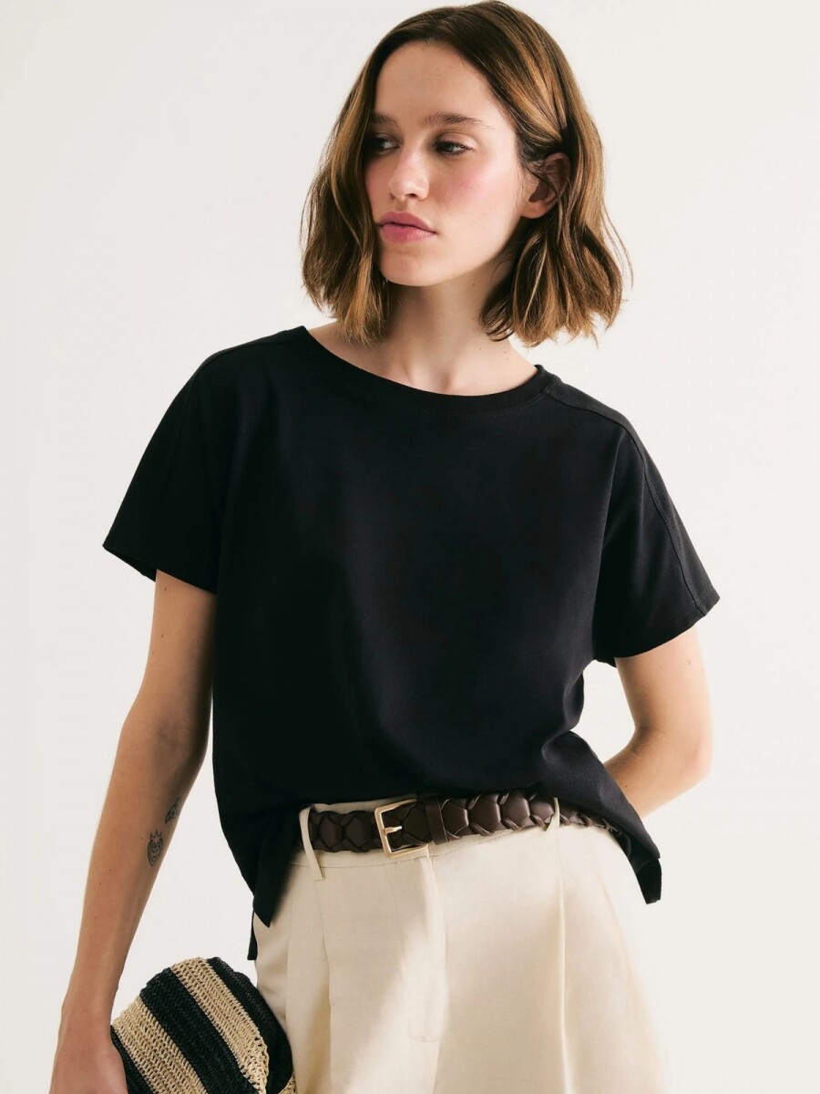 BLUSA DE VISCOSA DE CORTE REGULAR - NEGRO 